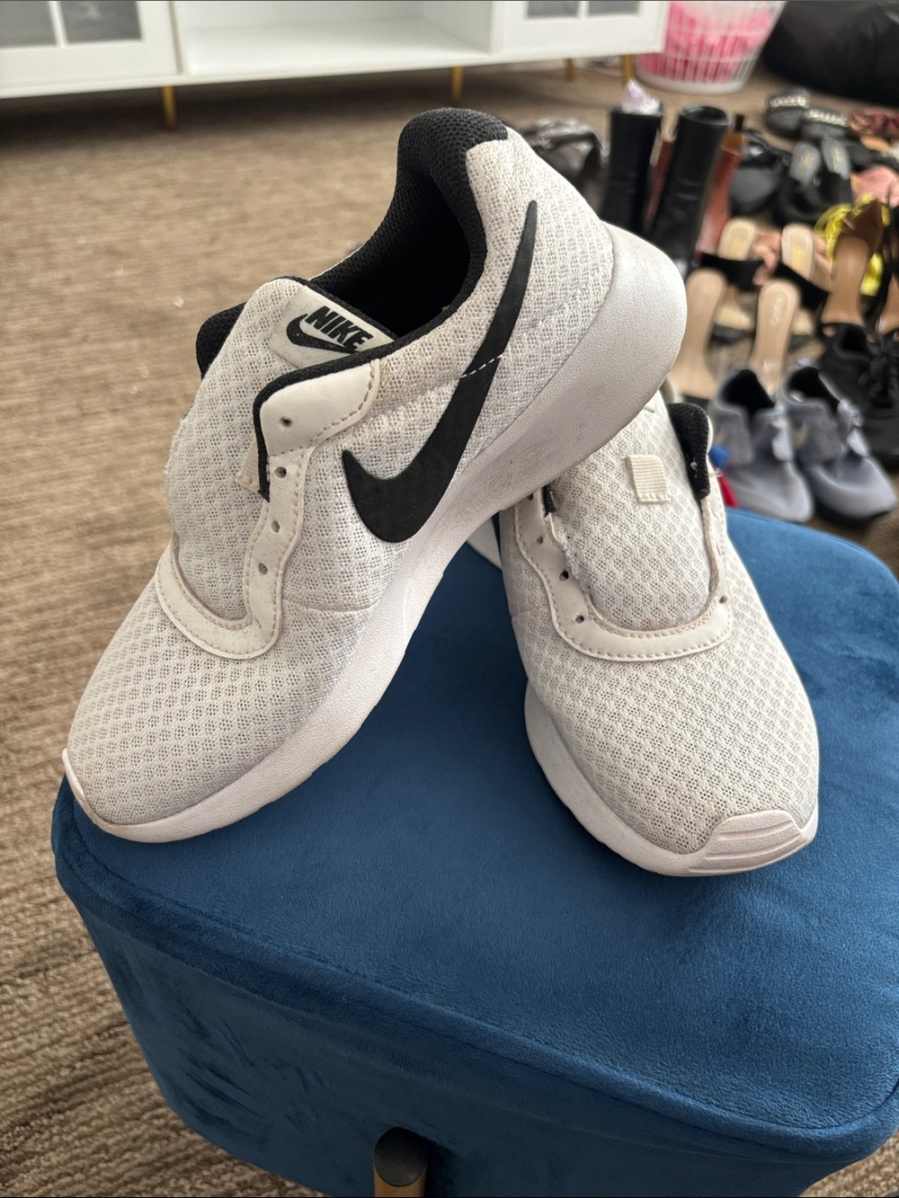 Nike Men’s White Athletic Sneakers with Black Swoosh